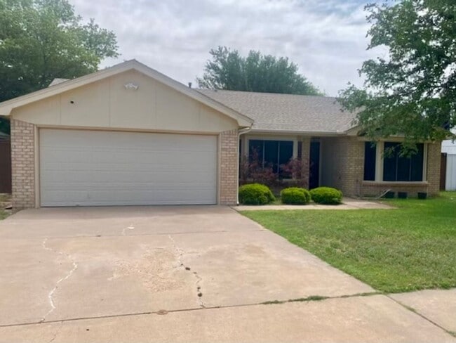 310 N Elkhart Ave in Lubbock, TX - Building Photo - Building Photo