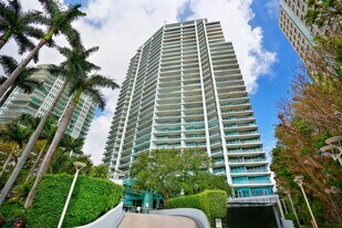 2627 S Bayshore Dr in Miami, FL - Building Photo