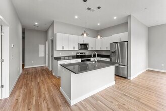 999 Main St in Hanson, MA - Foto de edificio - Building Photo