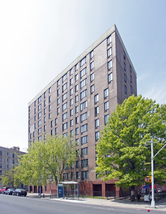 Mins Plaza in Bronx, NY - Building Photo