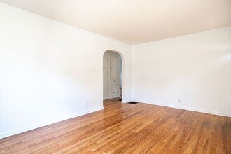 343 E Royal Forest Blvd in Columbus, OH - Building Photo - Building Photo