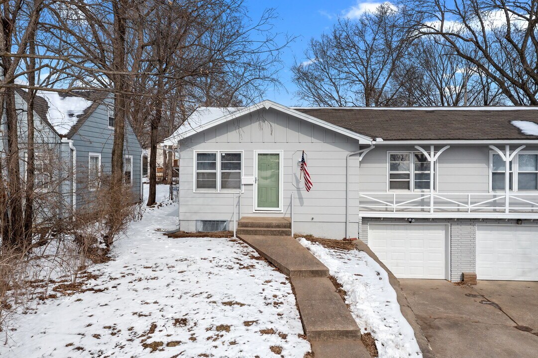 906 E 84th St in Kansas City, MO - Foto de edificio