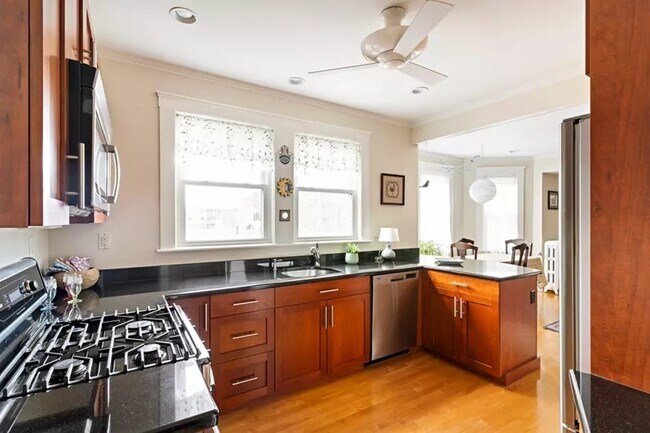 22 Centre St, Unit 8 in Cambridge, MA - Building Photo - Building Photo