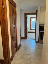 608 E Cady St, Unit Upper in Watertown, WI - Foto de edificio - Building Photo