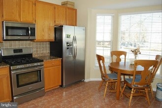4070 Fountainside Ln in Fairfax, VA - Building Photo - Building Photo
