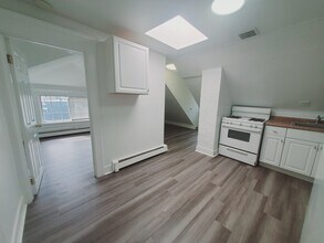 76 Lindale St, Unit 3 in Stamford, CT - Building Photo - Building Photo