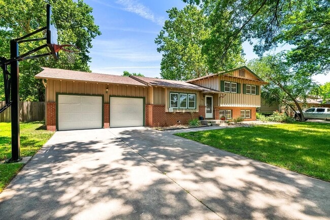 8114 E Mockingbird St in Wichita, KS - Building Photo - Building Photo
