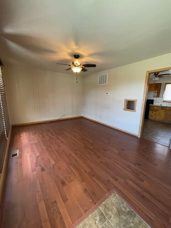 2300 Heizer St in Great Bend, KS - Building Photo - Building Photo