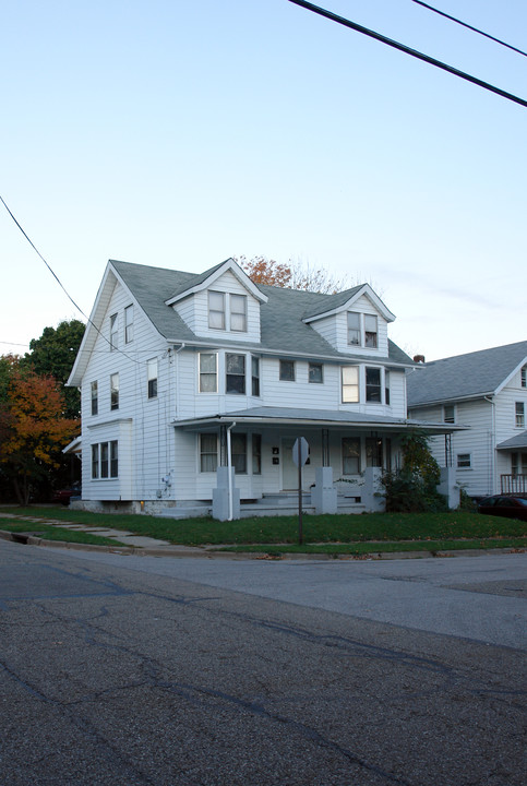 1177 Milton St in Akron, OH - Foto de edificio