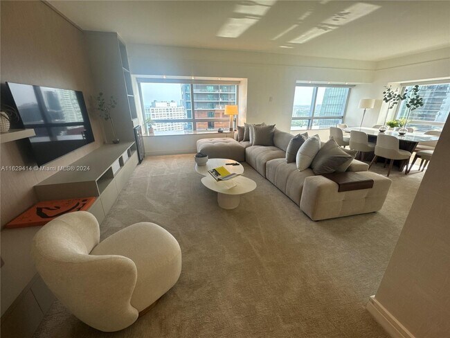 1435 Brickell Ave in Miami, FL - Building Photo - Building Photo