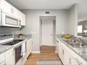2032 Fluorshire Dr in Brandon, FL - Building Photo - Building Photo