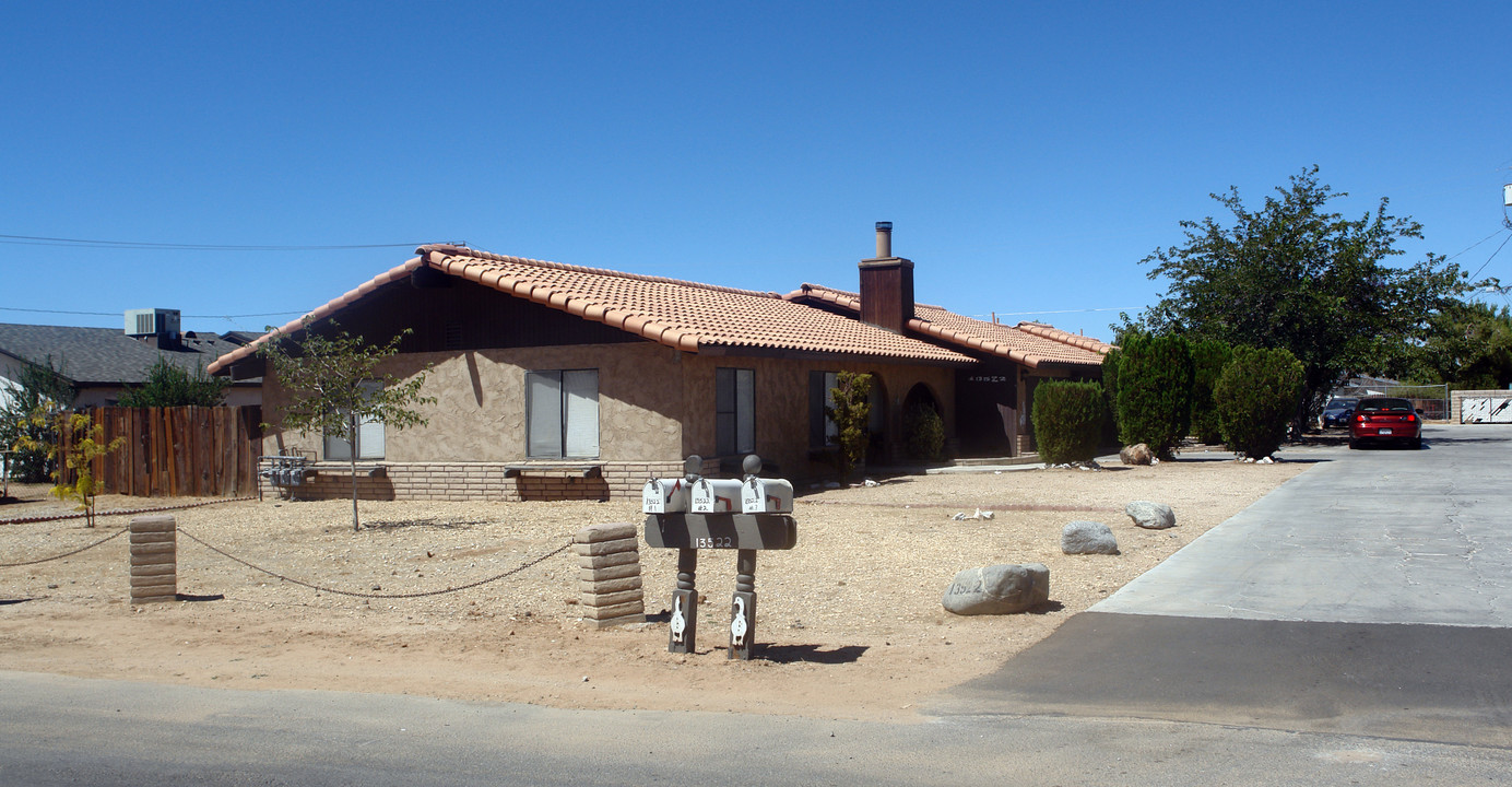 13522 Algonquin Rd in Apple Valley, CA - Building Photo