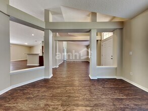 10235 Meadow Pointe Dr in Jacksonville, FL - Foto de edificio - Building Photo