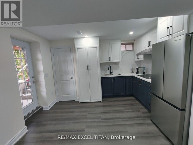 460 Mactier Dr in Vaughan, ON - Building Photo - Building Photo