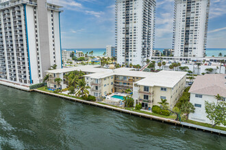 The Waterway at Hollywood Beach in Hollywood, FL - Foto de edificio - Building Photo