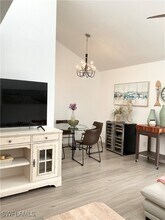 964 8th Ave S in Naples, FL - Foto de edificio - Building Photo