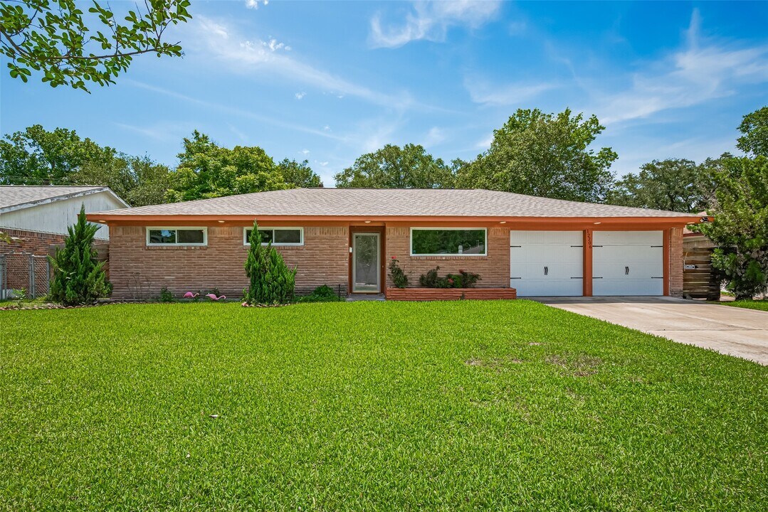 12206 Ashcroft Dr in Houston, TX - Building Photo