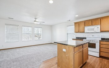 6810 S 182nd Ct in Omaha, NE - Building Photo - Building Photo