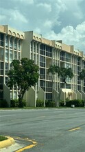 501 Three Islands Blvd, Unit 504 in Hallandale Beach, FL - Foto de edificio - Building Photo