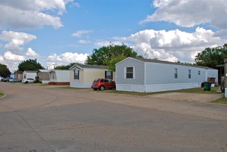 Mesquite Greens in Dallas, TX - Building Photo - Building Photo