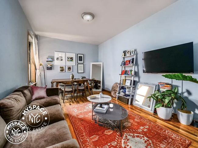 213 Union Ave, Unit B in Brooklyn, NY - Foto de edificio - Building Photo
