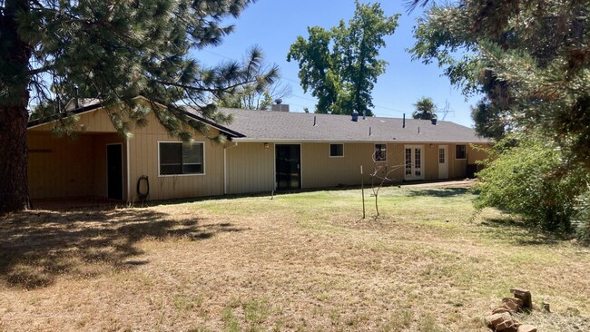 4850 Amanda Dr in Redding, CA - Building Photo - Building Photo