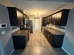 460 Prime Desert Dr in El Paso, TX - Building Photo - Building Photo