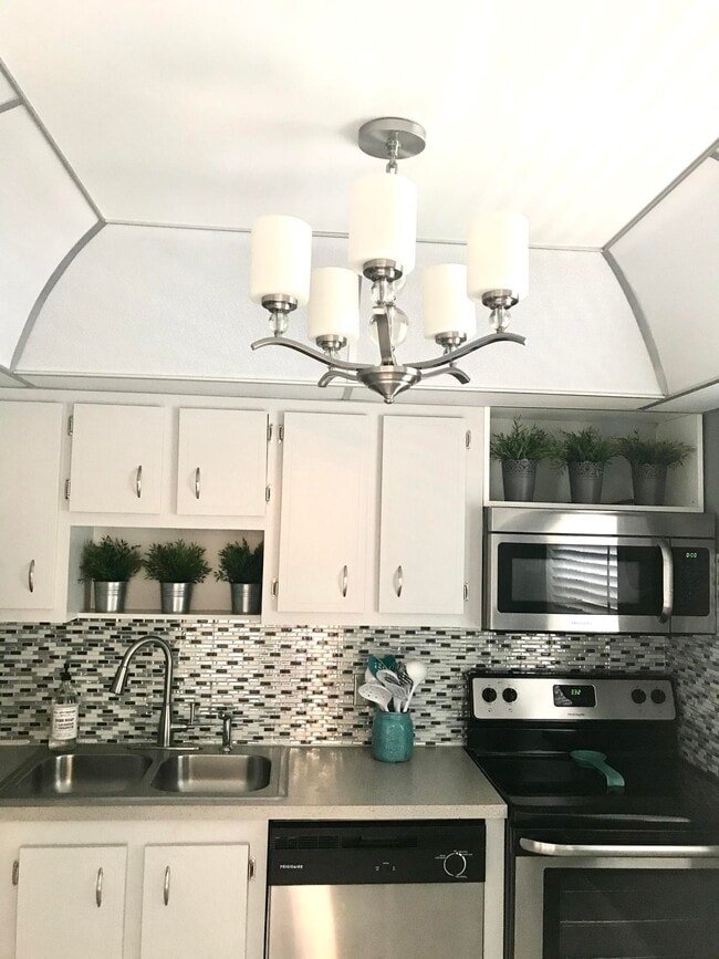 1010 Country Club Dr in Margate, FL - Foto de edificio - Building Photo