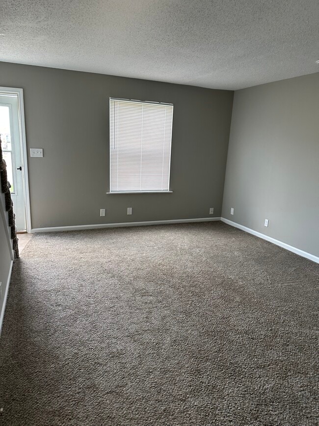 1044 Pembroke Oak Grove Rd, Unit 32