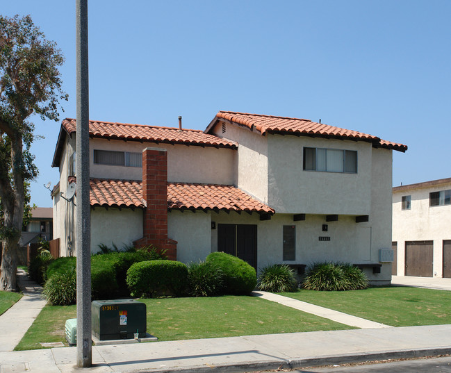 16461 Waterway Cir in Huntington Beach, CA - Building Photo - Building Photo