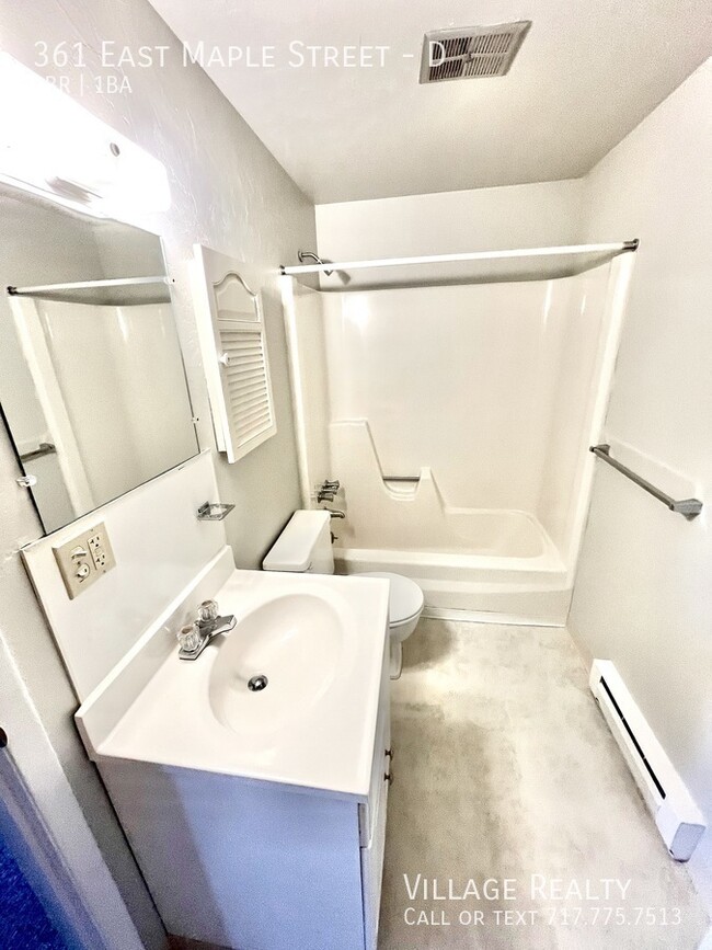 361 E Maple St in Dallastown, PA - Building Photo - Building Photo