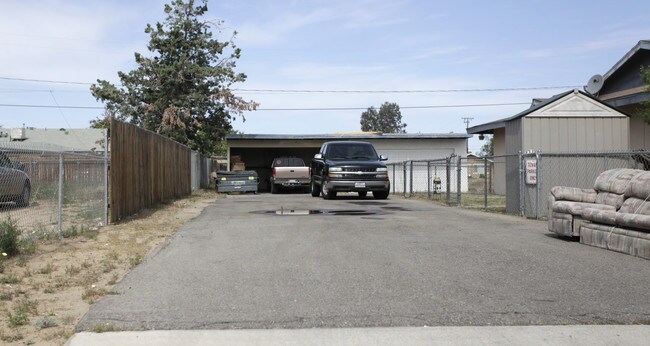 18262 Cherimoya Rd in Adelanto, CA - Building Photo - Building Photo