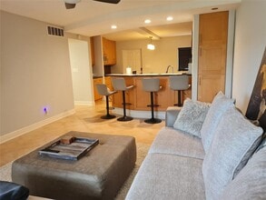 222 N Federal Hwy, Unit 107 in Deerfield Beach, FL - Building Photo - Building Photo