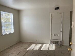 414 E Avenue A in Killeen, TX - Foto de edificio - Building Photo