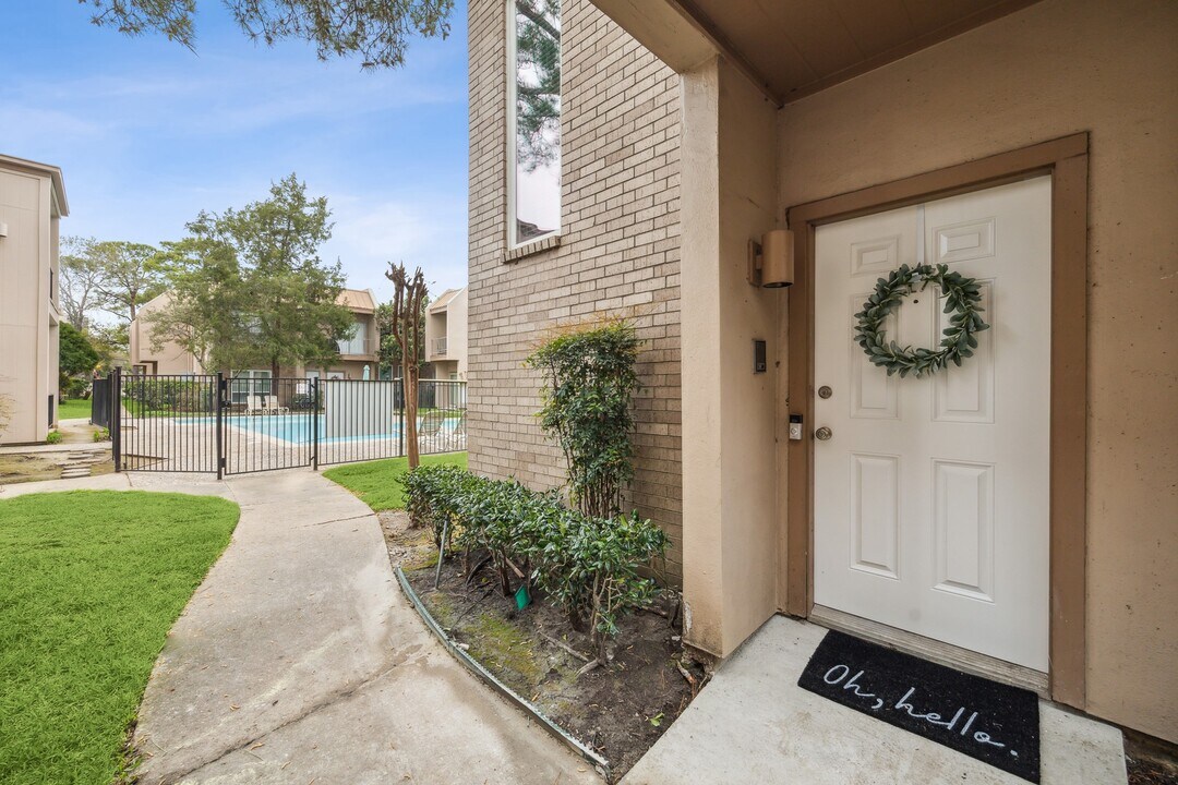 1115 Augusta Dr in Houston, TX - Foto de edificio