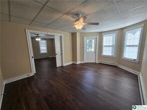 40 E Evergreen St in Nazareth, PA - Building Photo - Building Photo