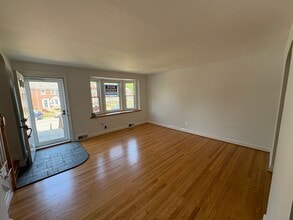 111 Glen Argyle Rd in Baltimore, MD - Foto de edificio - Building Photo