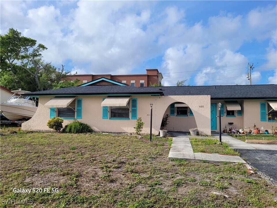 608 SE 47th St in Cape Coral, FL - Building Photo