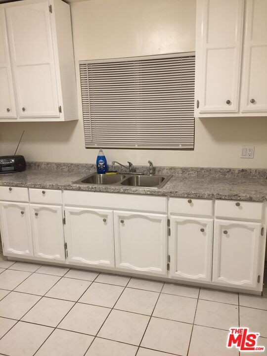 335 E Regent St in Inglewood, CA - Building Photo - Building Photo