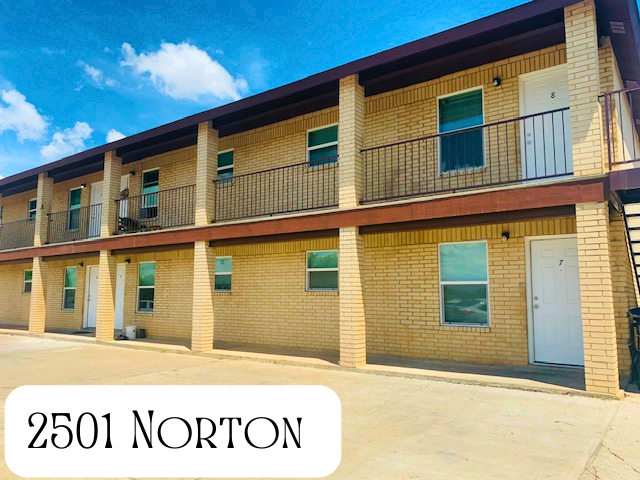 2501 Norton St in Laredo, TX - Building Photo