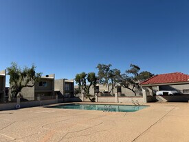 2833 E Le Marche Ave in Phoenix, AZ - Building Photo