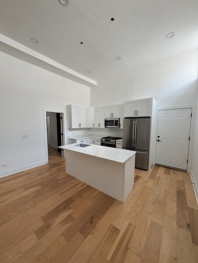 1941 W Augusta Blvd-Unit -1E in Chicago, IL - Foto de edificio - Building Photo