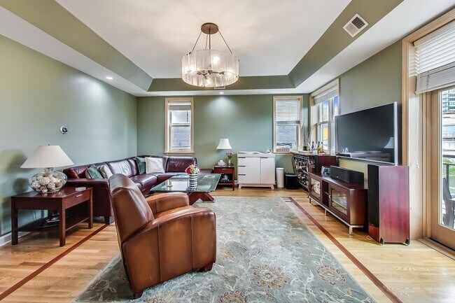 814 W Hubbard St in Chicago, IL - Building Photo - Building Photo