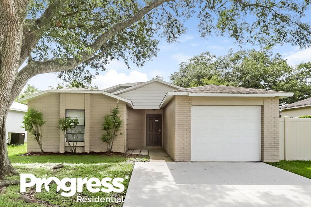 1433 Thistledown Dr in Brandon, FL - Foto de edificio