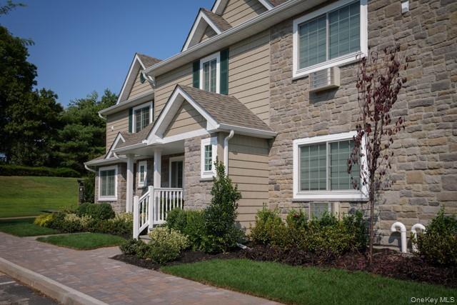 384 Cassa Loop in Holtsville, NY - Building Photo