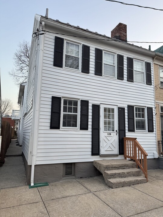 126 E 4th St in Frederick, MD - Building Photo