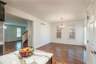 3381 Granger Blvd in St. Charles, MO - Foto de edificio - Building Photo