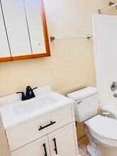 655 Deepwoods Dr, Unit 1i in Mundelein, IL - Building Photo - Building Photo