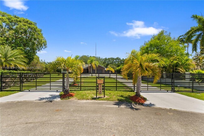 5020 Hawkhurst Ave in Southwest Ranches, FL - Building Photo - Building Photo