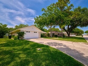 1426 Mahlmann St in Rosenberg, TX - Building Photo - Building Photo